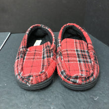 Load image into Gallery viewer, Boys Plaid Slippers (Easy Step)
