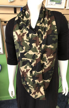 Load image into Gallery viewer, Girls Camo Infinity Scarf
