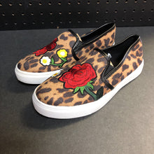 Load image into Gallery viewer, Girls Cheetah Flower Shoes
