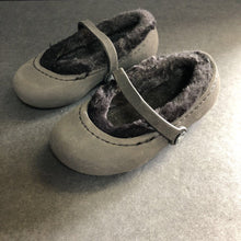 Load image into Gallery viewer, Girls Winter Flats
