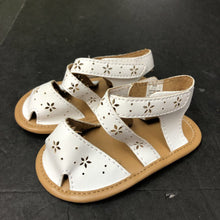 Load image into Gallery viewer, Girls Flower Sandals(Trimfoot Co)
