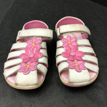Load image into Gallery viewer, Girls Flower Sandals
