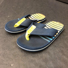 Load image into Gallery viewer, Boys Striped Flip Flops
