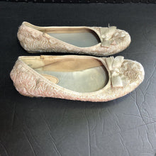 Load image into Gallery viewer, Girls Sparkly Flats
