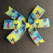 Load image into Gallery viewer, Hairbow Clip (Pete the Cat)
