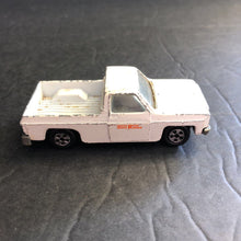 Load image into Gallery viewer, Hardees Road Runner Fleetside Chevy Silverado Diecast Truck 1990 Vintage Collectible
