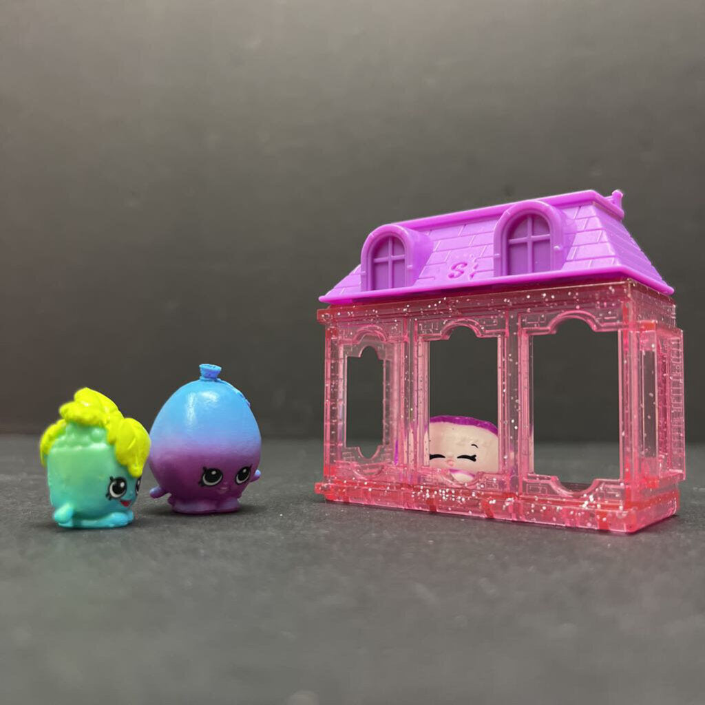 Stackable House w/Roof & Figures