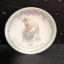 Load image into Gallery viewer, &quot;Tell Me The Story Of Jesus&quot; Mini Plate 1991 Vintage Collectible

