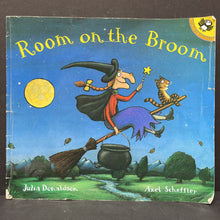 Load image into Gallery viewer, Room on the Broom (Julia Donaldson) -paperback
