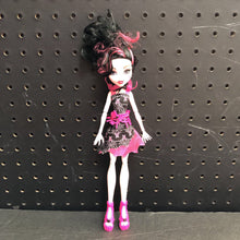 Load image into Gallery viewer, Frights Camera Action Draculaura Doll

