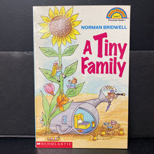 Load image into Gallery viewer, A Tiny Family (Hello Reader Level 1) (Norman Bridwell) -reader
