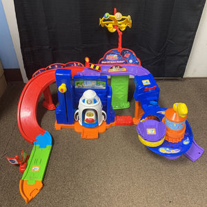 Blast Off Space Station Car Raceway Track w/Rocket Battery Operated