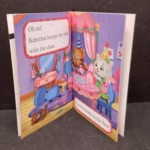 Friends Help Each Other (Daniel Tiger's Neighborhood) (Ready to Read level 1)-character reader