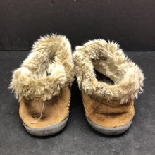 Load image into Gallery viewer, girls fur lined moccasin shoes
