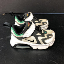 Load image into Gallery viewer, Boys Air Max 200 Sneakers
