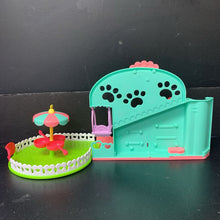 Load image into Gallery viewer, Pet Fun Center w/Figures &amp; Accessories Battery Operated
