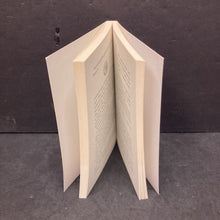 Load image into Gallery viewer, Emily Windsnap and the Castle in the Mist (Liz Kessler) -paperback series
