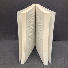 Load image into Gallery viewer, Emily Windsnap and the Ship of Lost Souls (Liz Kessler) -paperback series
