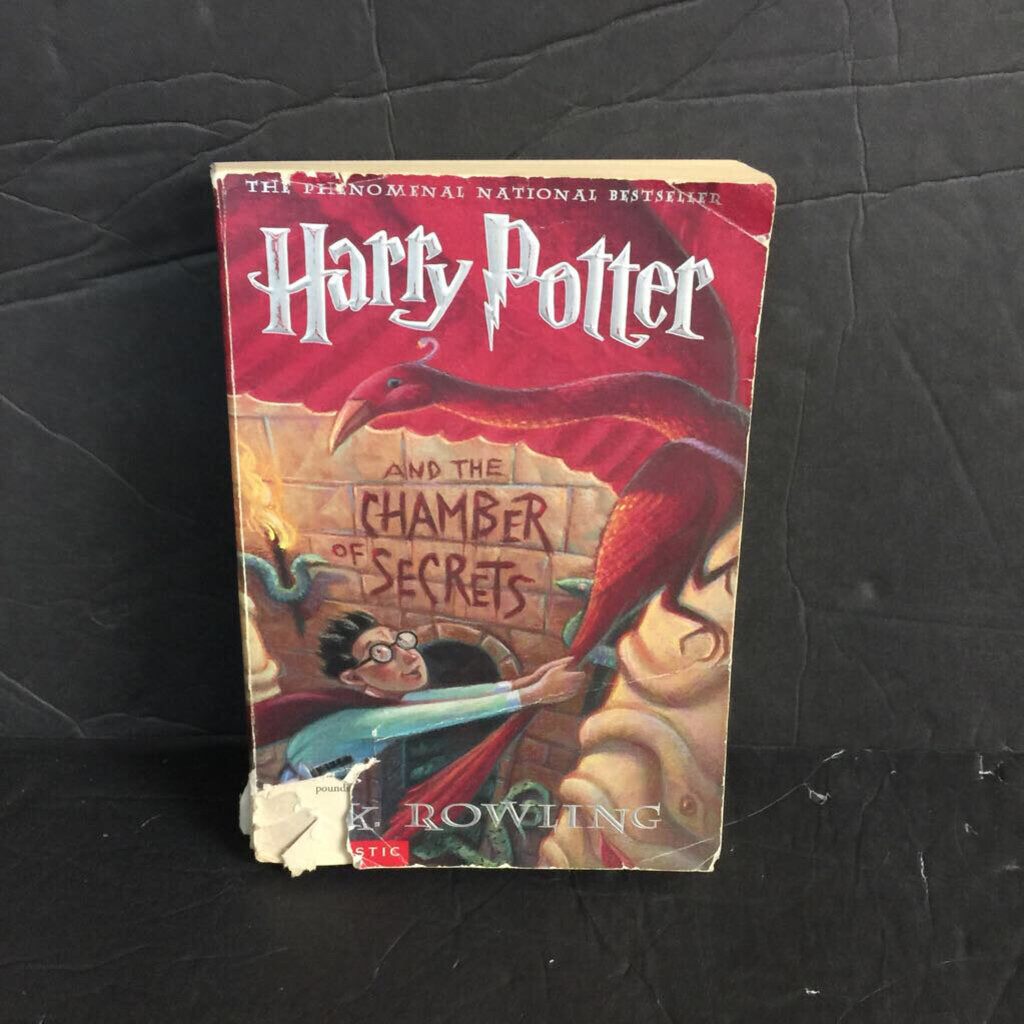 Harry Potter & The Chamber of Secrets (J.K. Rowling) -paperback series