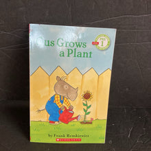 Load image into Gallery viewer, Gus Grows a Plant (Scholastic Reader Pre Level 1) (Frank Remkiewicz) -character reader
