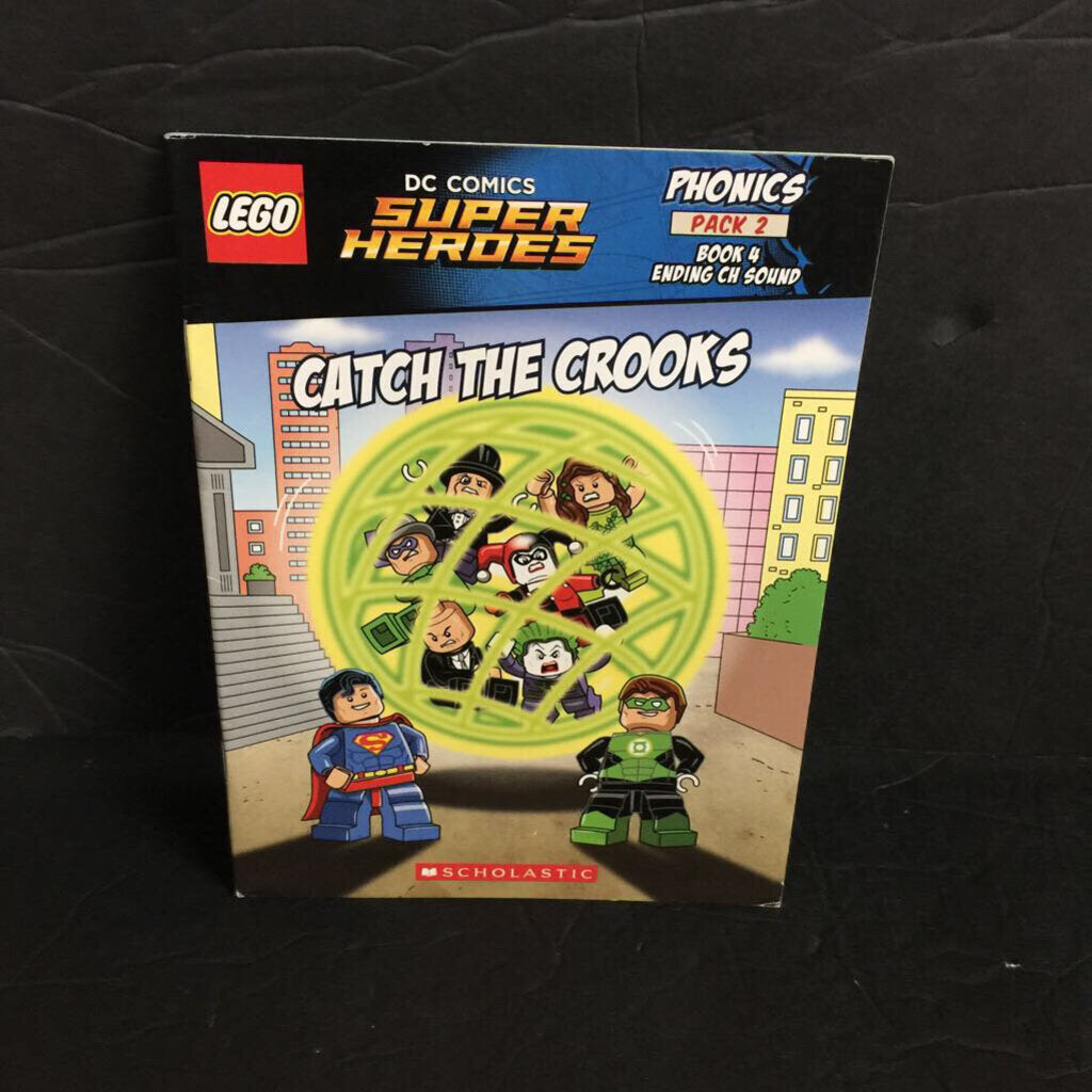 Catch the Crooks (LEGO DC Comics Super Heroes) (Phonics Book 4) -character reader