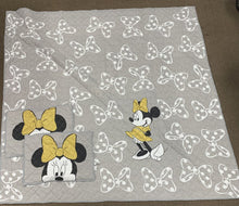 Load image into Gallery viewer, Minnie Mouse Comforter &amp; 2 Pillow Shams
