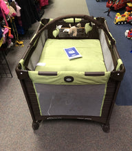 Load image into Gallery viewer, pack n play w/ bassinet
