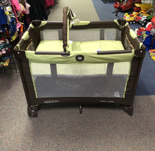 Load image into Gallery viewer, pack n play w/ bassinet
