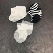 Load image into Gallery viewer, 3pk Boys Socks
