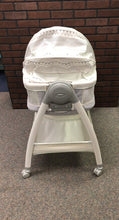 Load image into Gallery viewer, Dream Suite Bassinet Battery Operated
