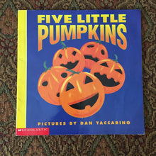 Load image into Gallery viewer, Five little pumpkins (Dan Yaccarino) - paperback
