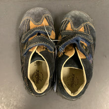Load image into Gallery viewer, Boy shoes (27)
