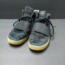 Load image into Gallery viewer, Boy high top sneakers
