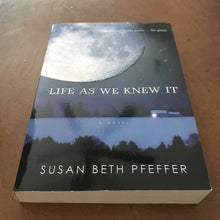 Load image into Gallery viewer, Life As We Knew It (Susan Beth Pfeffer) -chapter
