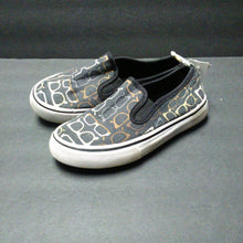 Load image into Gallery viewer, Girl Glasses Sneakers
