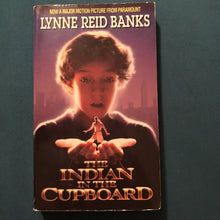 Load image into Gallery viewer, The Indian in the Cupboard (Lynne Reid Banks) -chapter
