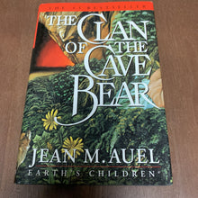 Load image into Gallery viewer, The Clan Of The Cave Bear (Jean M. Auel) -chapter
