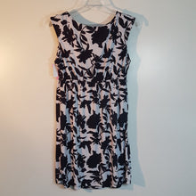 Load image into Gallery viewer, Flower Dress
