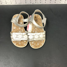 Load image into Gallery viewer, girls flower sandals
