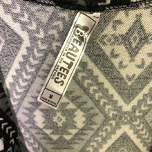 Load image into Gallery viewer, 3/4 Sleeve Cardigan
