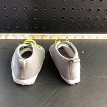 Load image into Gallery viewer, boys &quot;01&quot; crib shoes 0/9m
