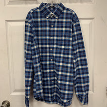 Load image into Gallery viewer, Flannel button down shirt

