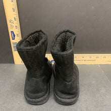 Load image into Gallery viewer, Girl&#39;s Boots w/cats
